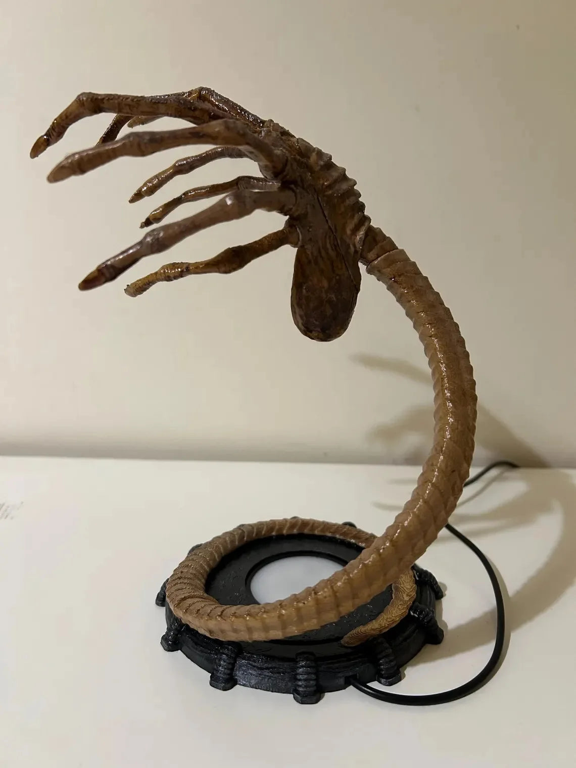 Alien Facehugger Lamp Nightlight, Flashing Halloween Pumpkin Decor with LED Lights, Horror Atmosphere Home Party Decorations