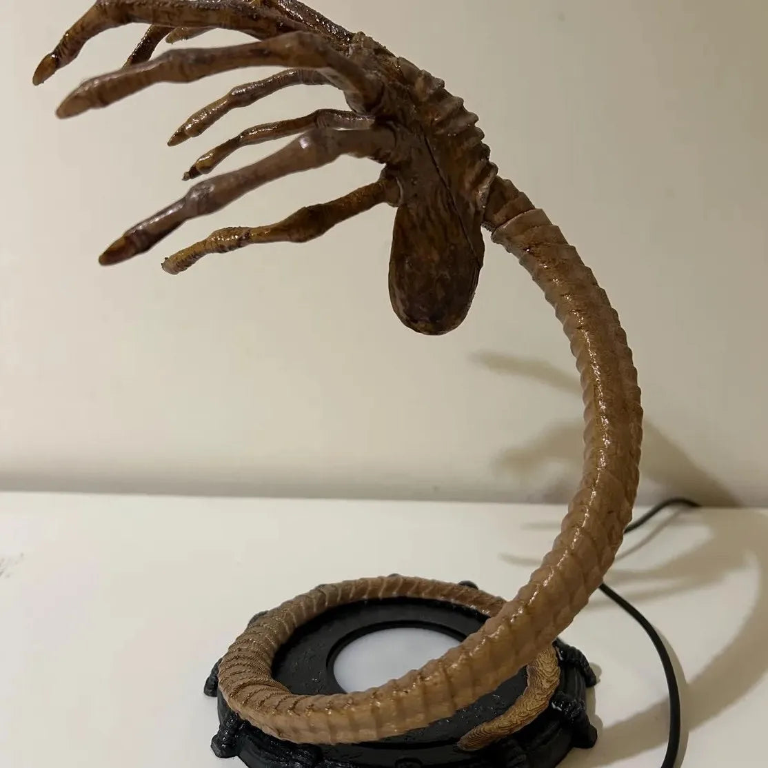 Alien Facehugger Lamp Nightlight, Flashing Halloween Pumpkin Decor with LED Lights, Horror Atmosphere Home Party Decorations